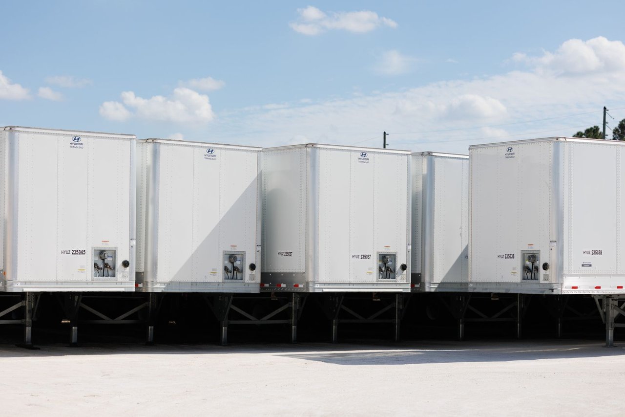 Row of Hyundai Translead dry van trailers available new and used at Sun State Trailers