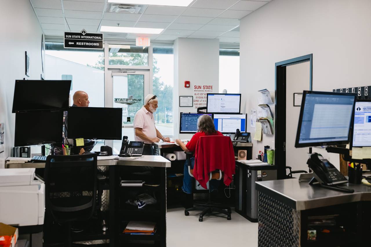 Sun State International customers scheduling service at the front desk