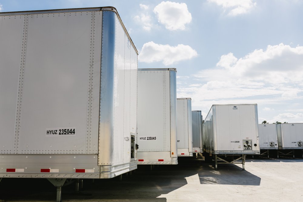 Lineup of Hyundai Translead dry van trailers ready for purchase and delivery at Sun State Trailers